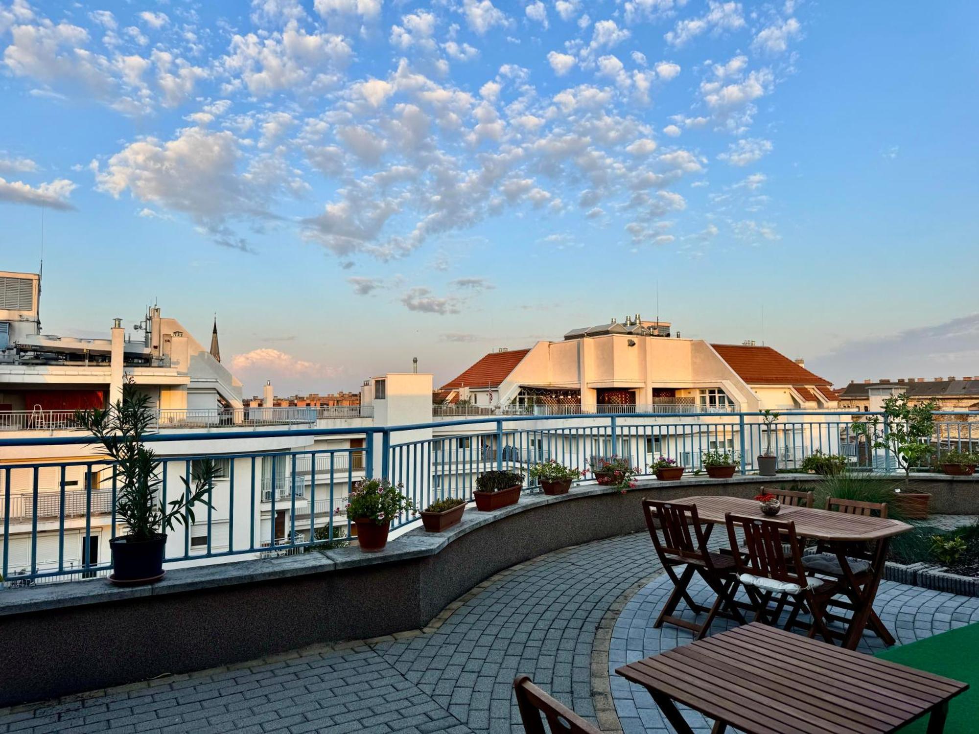 Rooftop City Residence With Deep Garage 부다페스트 외부 사진