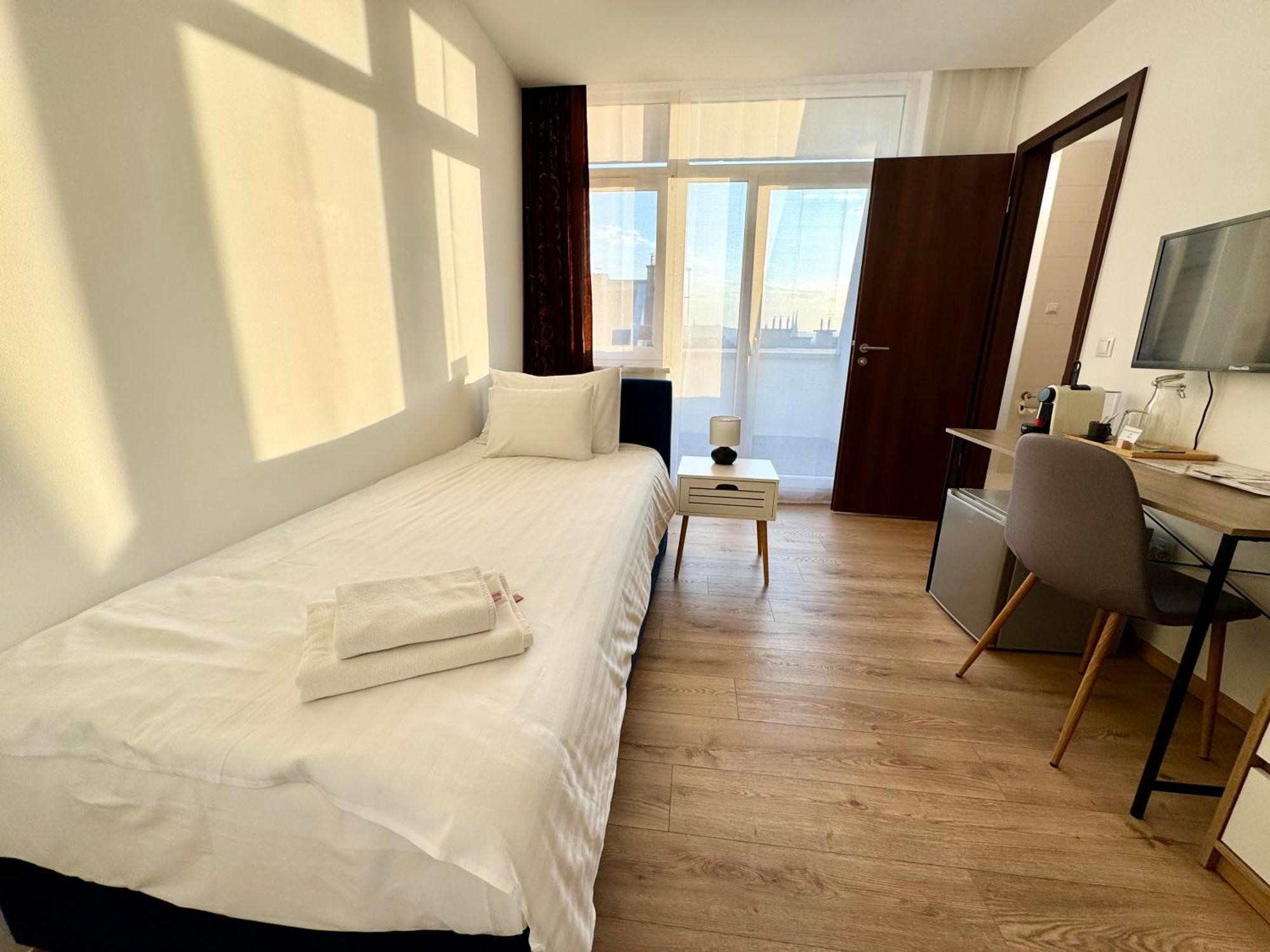 Rooftop City Residence With Deep Garage 부다페스트 외부 사진