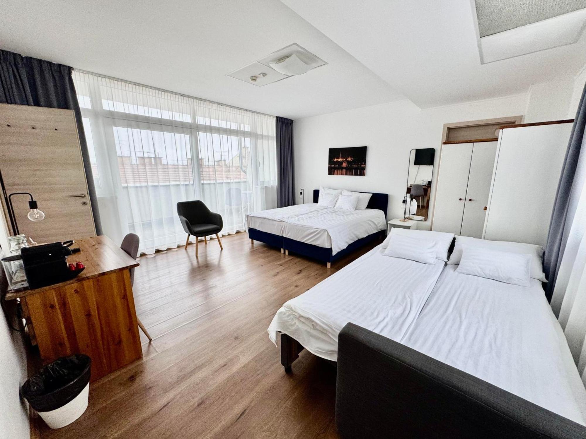 Rooftop City Residence With Deep Garage 부다페스트 외부 사진