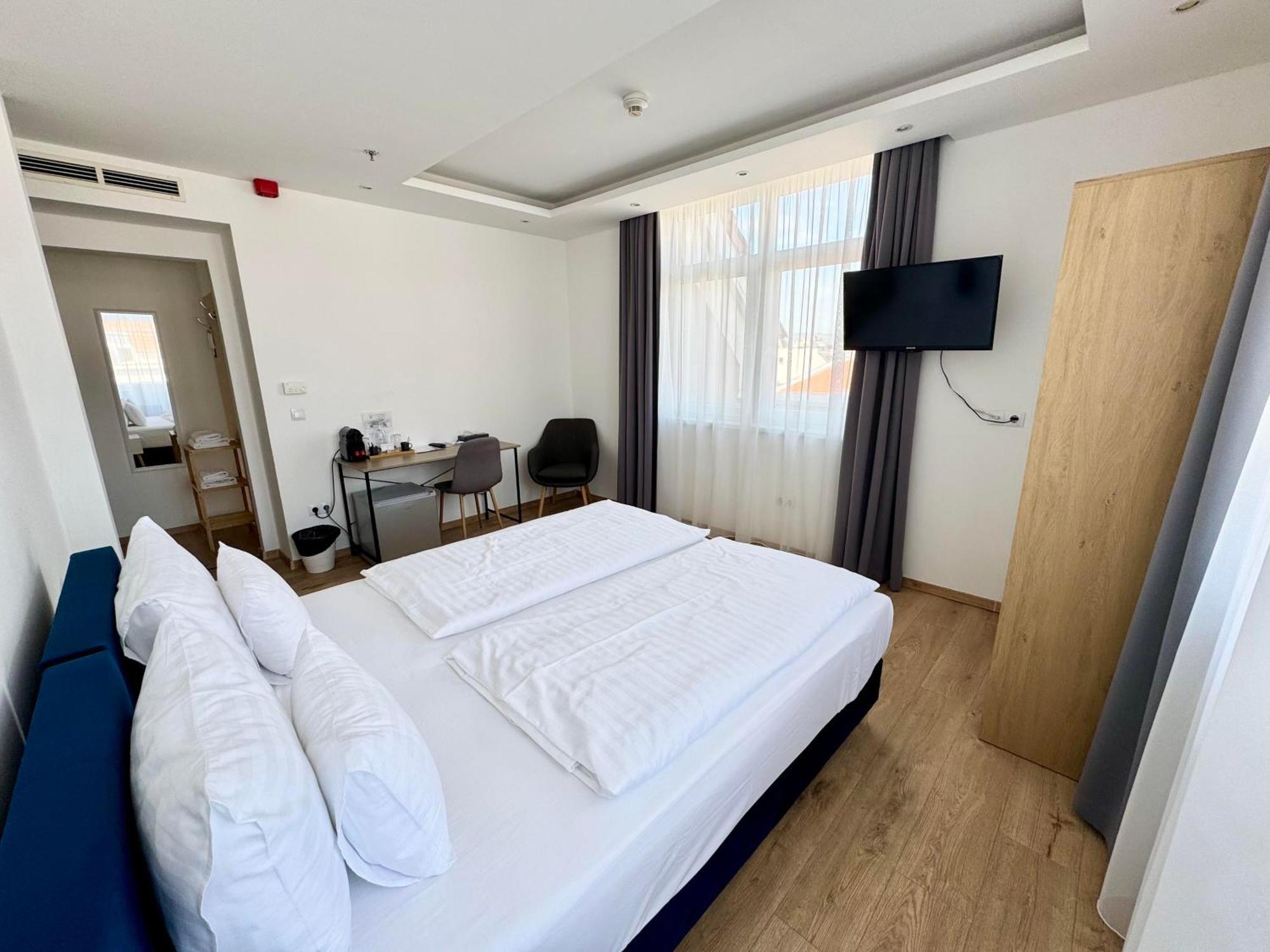 Rooftop City Residence With Deep Garage 부다페스트 외부 사진