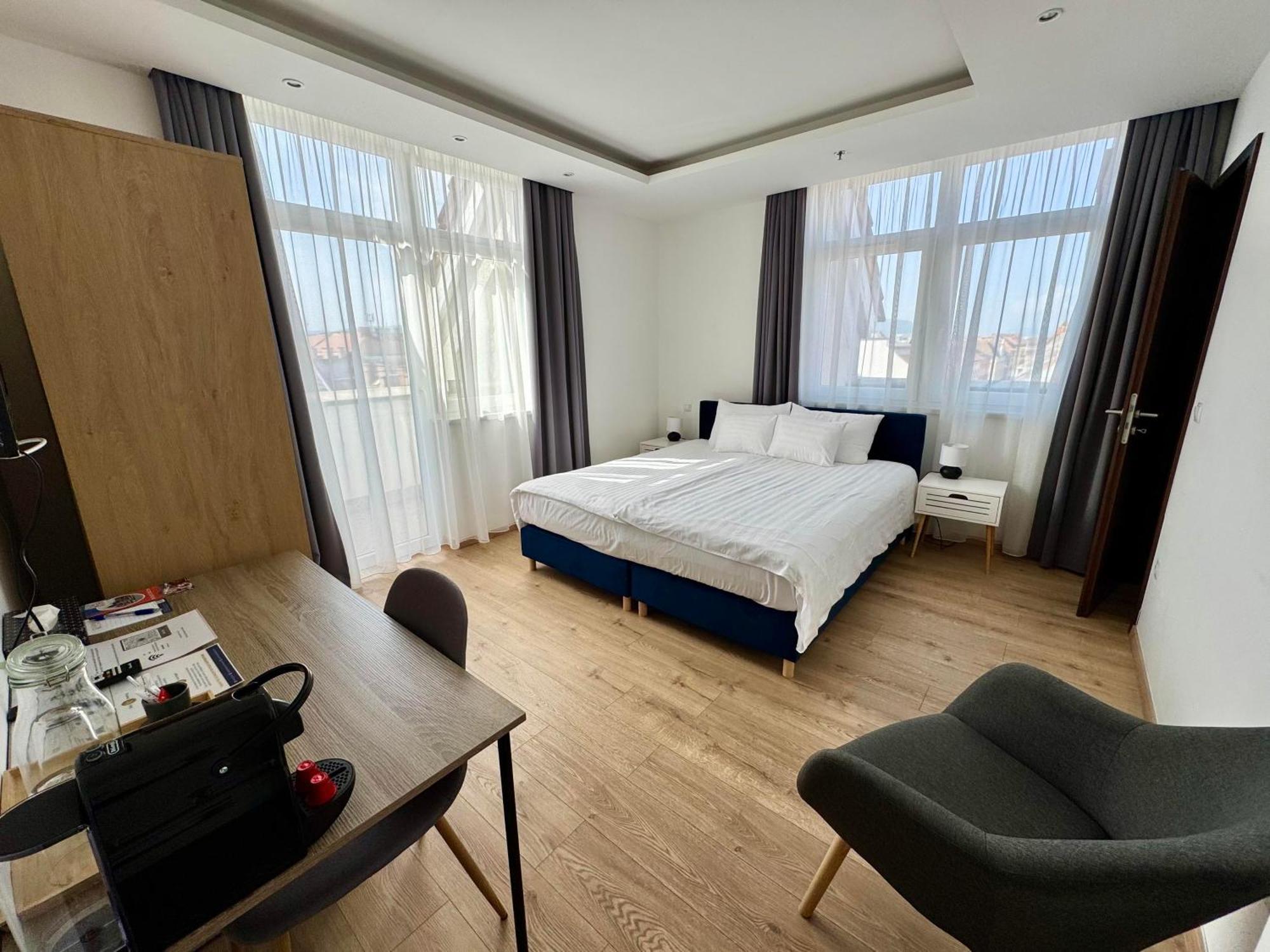Rooftop City Residence With Deep Garage 부다페스트 외부 사진